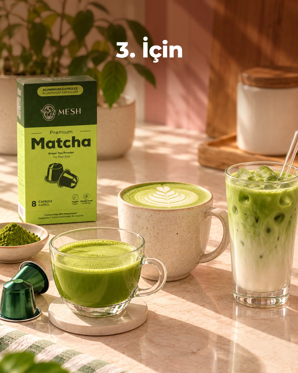 3. İçin: fincanda sıcak matcha, matcha latte ve buzlu matcha, yanında Mesh Matcha kapsül kutusu